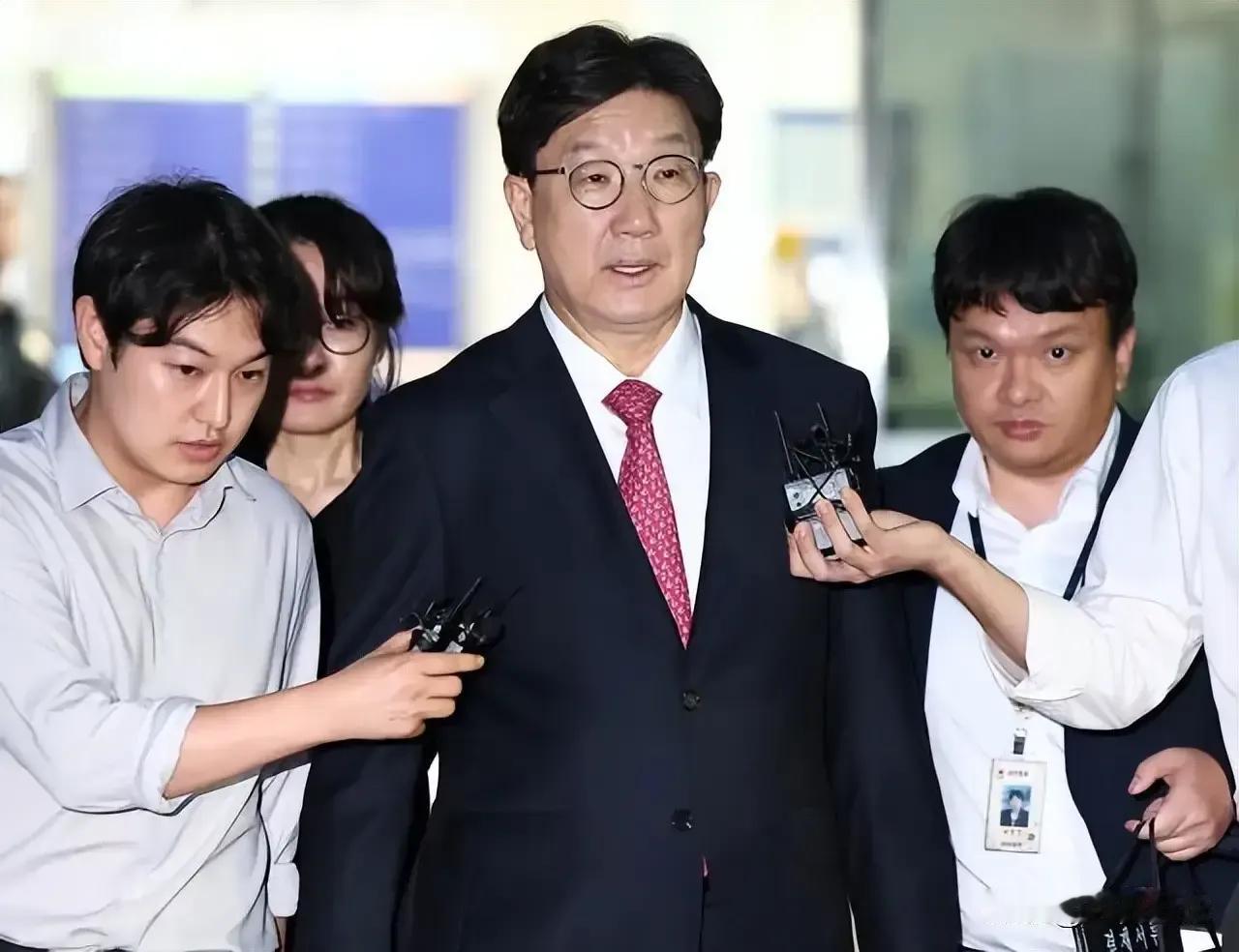 韩国国民力量党前院内代表权性东被逮捕。
权性东是尹锡悦的亲信，曾多次公开场合抨击