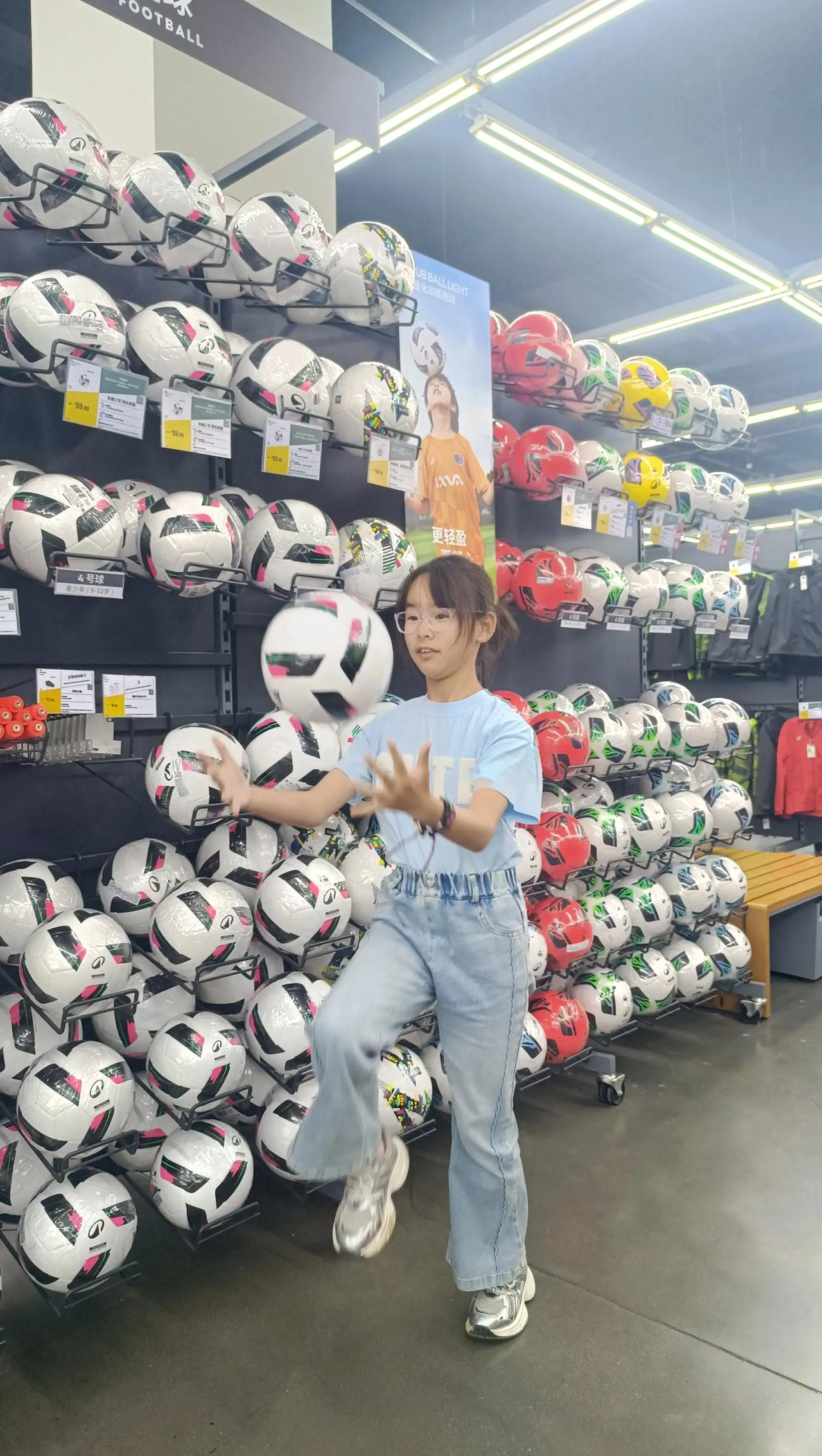 周日第二趴——香炉礁-迪卡侬
离开渔人码头时已经十一点半了，估摸着马拉松应该结束