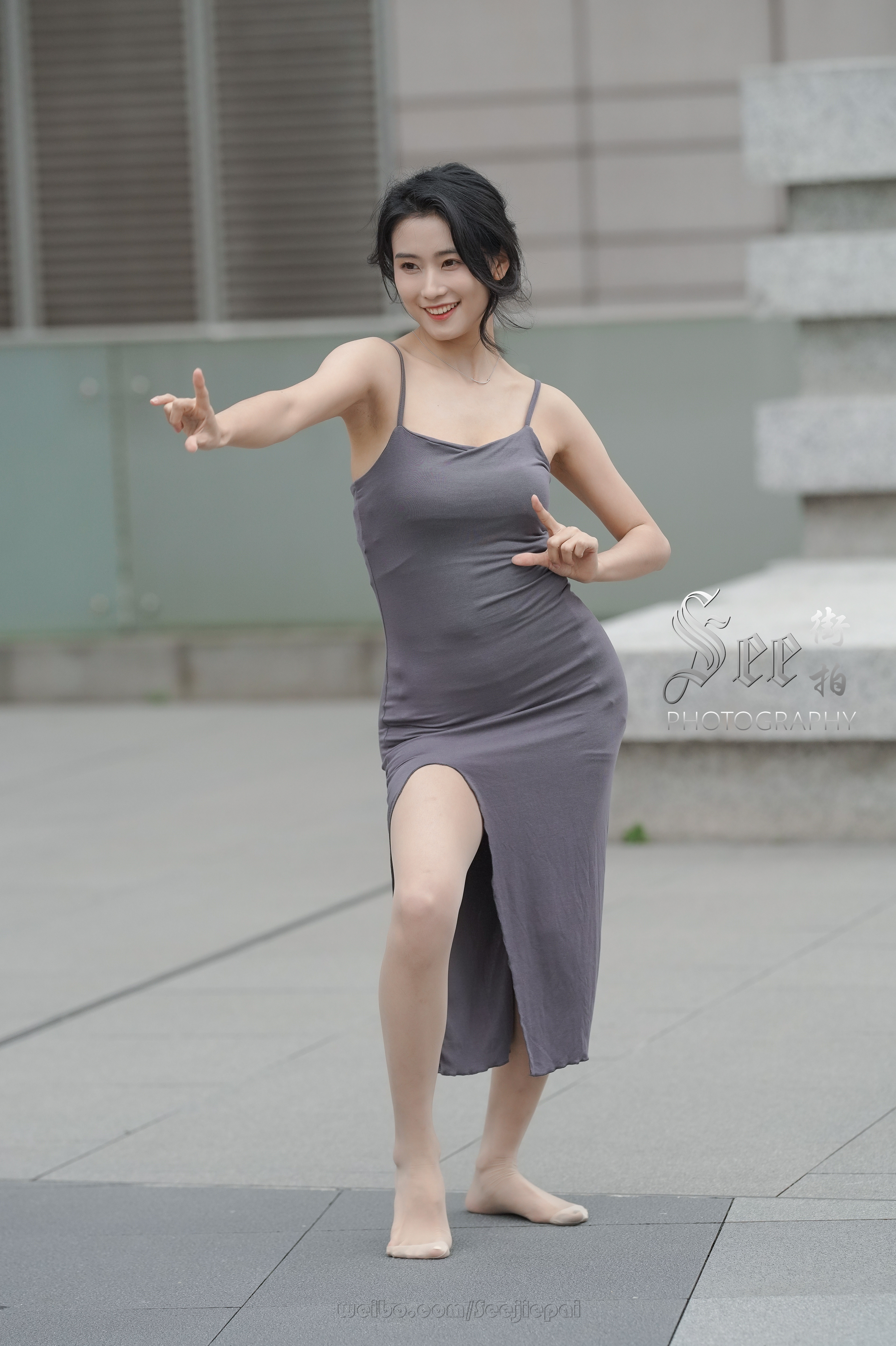 吊带灰色长裙柔美气质~~ ​​​