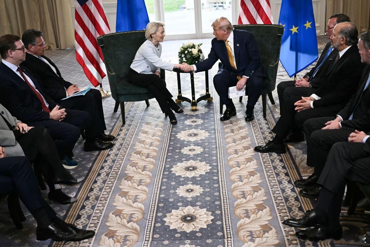 【美国与欧盟达成贸易协议，但很少有人欢呼】（CNN）美国和欧盟避免了最糟糕的情况