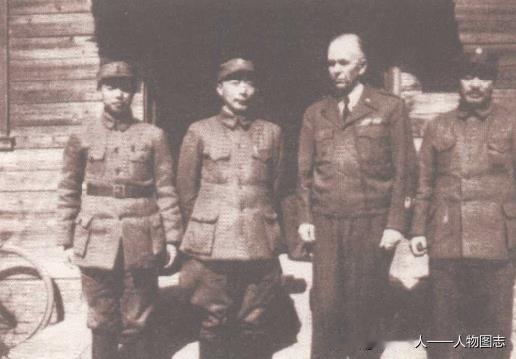 贺龙(右一)与聂荣臻、萧克在张家口会见军事三人小组成员、美国代表、美国总统特使马