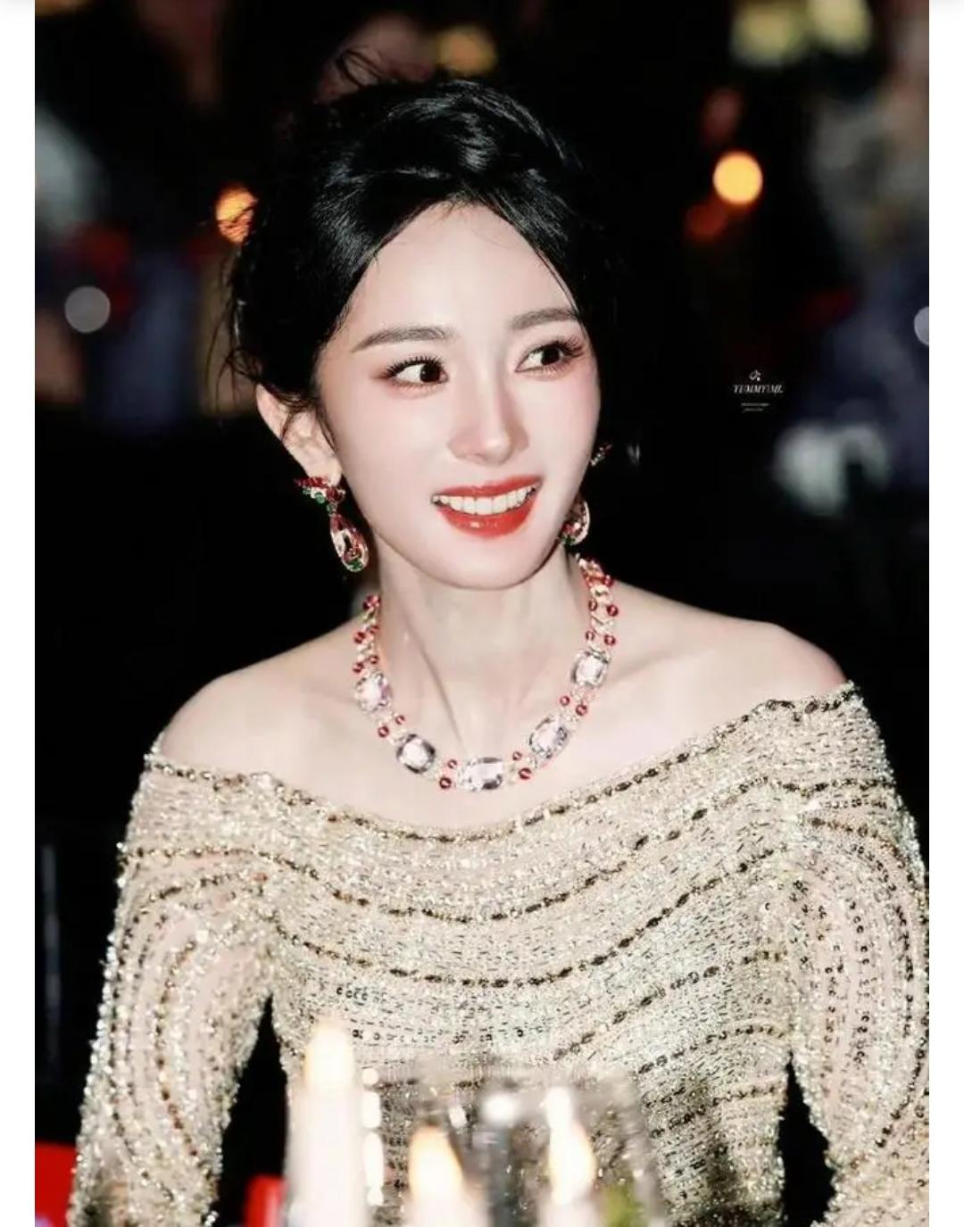 杨幂一句“允许一切发生”，凭什么让上亿职场女性集体破防？是摆烂还是高级智慧？今天