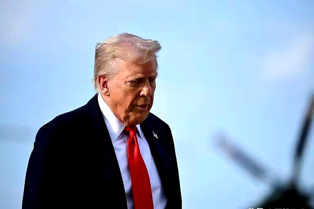 特朗普半夜打电话找中国帮忙？呵。

你信？我信个鬼。

他嘴上说制裁非常严厉，结