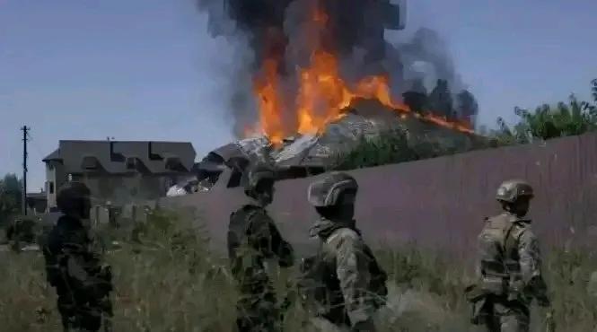 俄军已经发疯了，战争恐怕要结束了！
昨天凌晨，俄军对着乌克兰发动了开战以来最疯狂