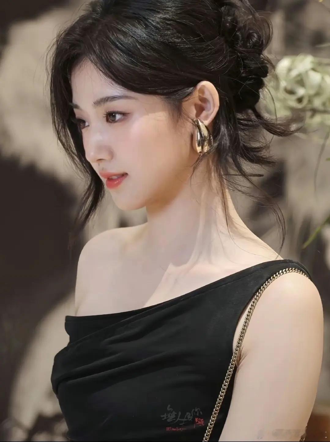 平平无奇内娱贵卡的程度[爱你][爱你][爱你]宝藏女孩一定要大🔥！！#卢昱晓[