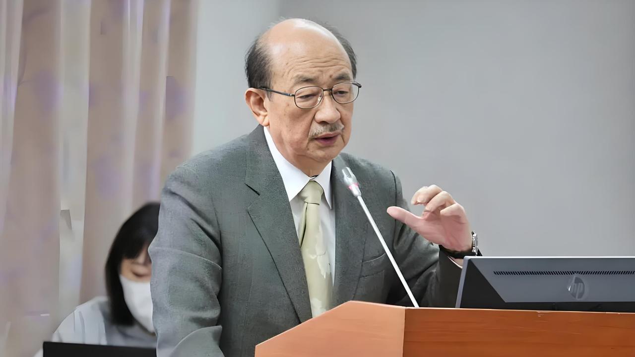 赖清德三招恶斗柯建铭出重手，柯建铭三式化解让赖桑吃苦头。恶斗还在继续……
大罢免