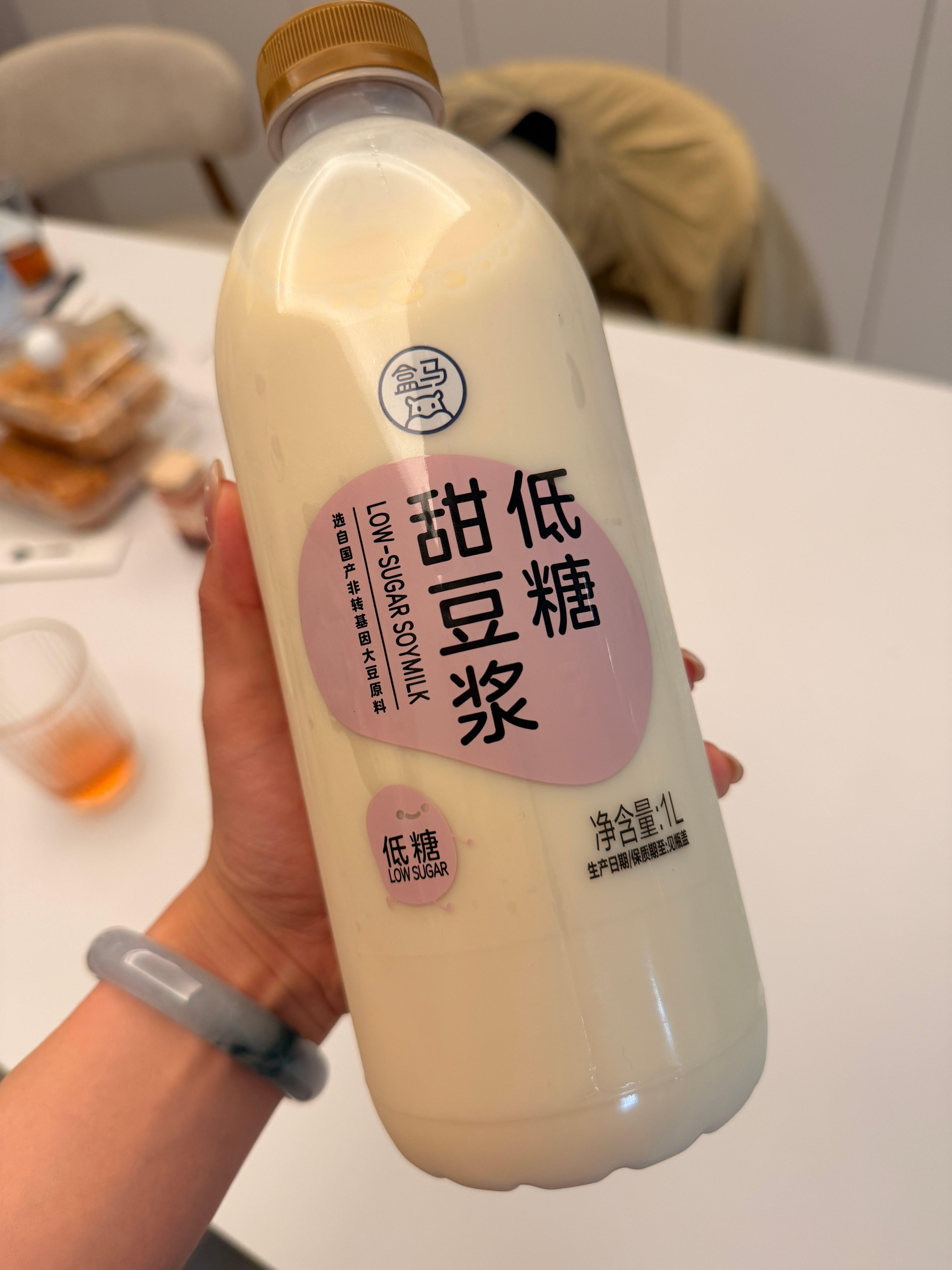 粉丝不让我减肥说他们就爱胖豆“微胖”的状态。但是咱要上镜啊，不然咱视频胳膊都得P