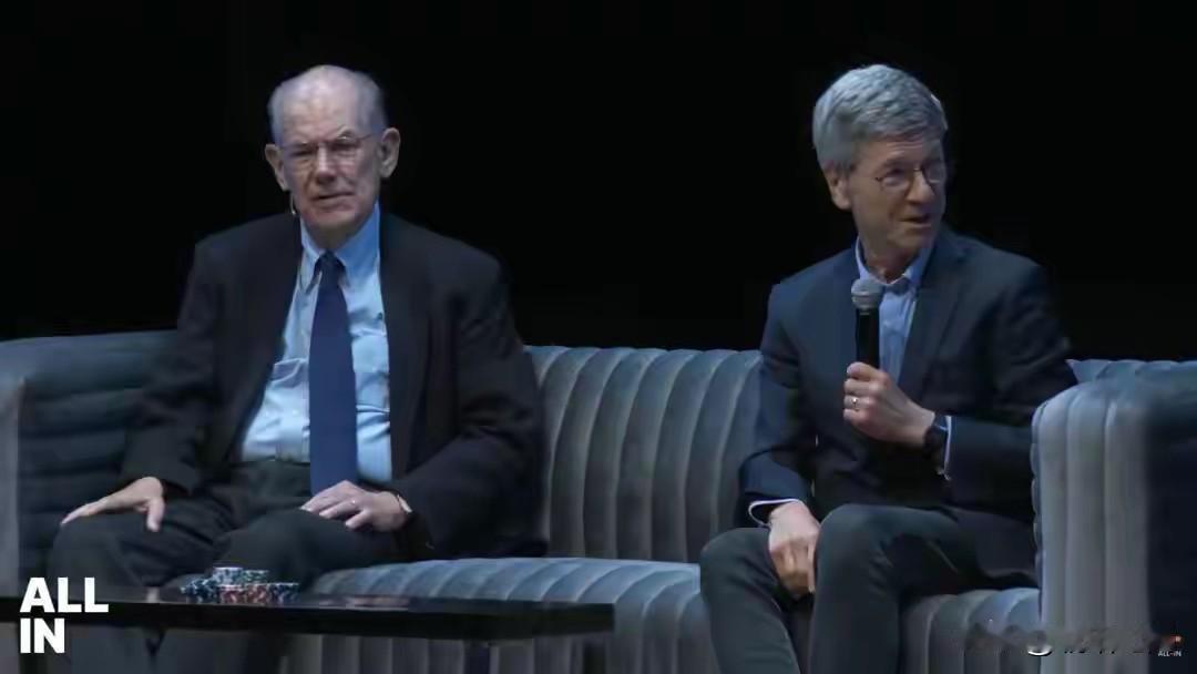 他以美国为立场，却批判美国最狠。

他把中国当对手，却让中国人恨不起来。

他不