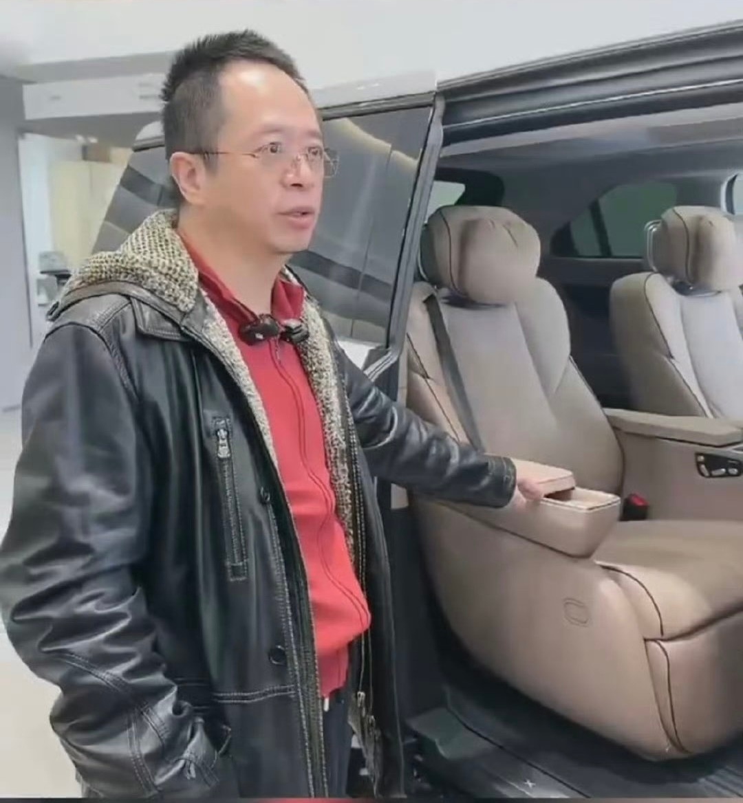 周鸿祎说何小鹏开车技术不如店长 周老师太给力了！亲自试驾还调侃何总，这性格真直爽