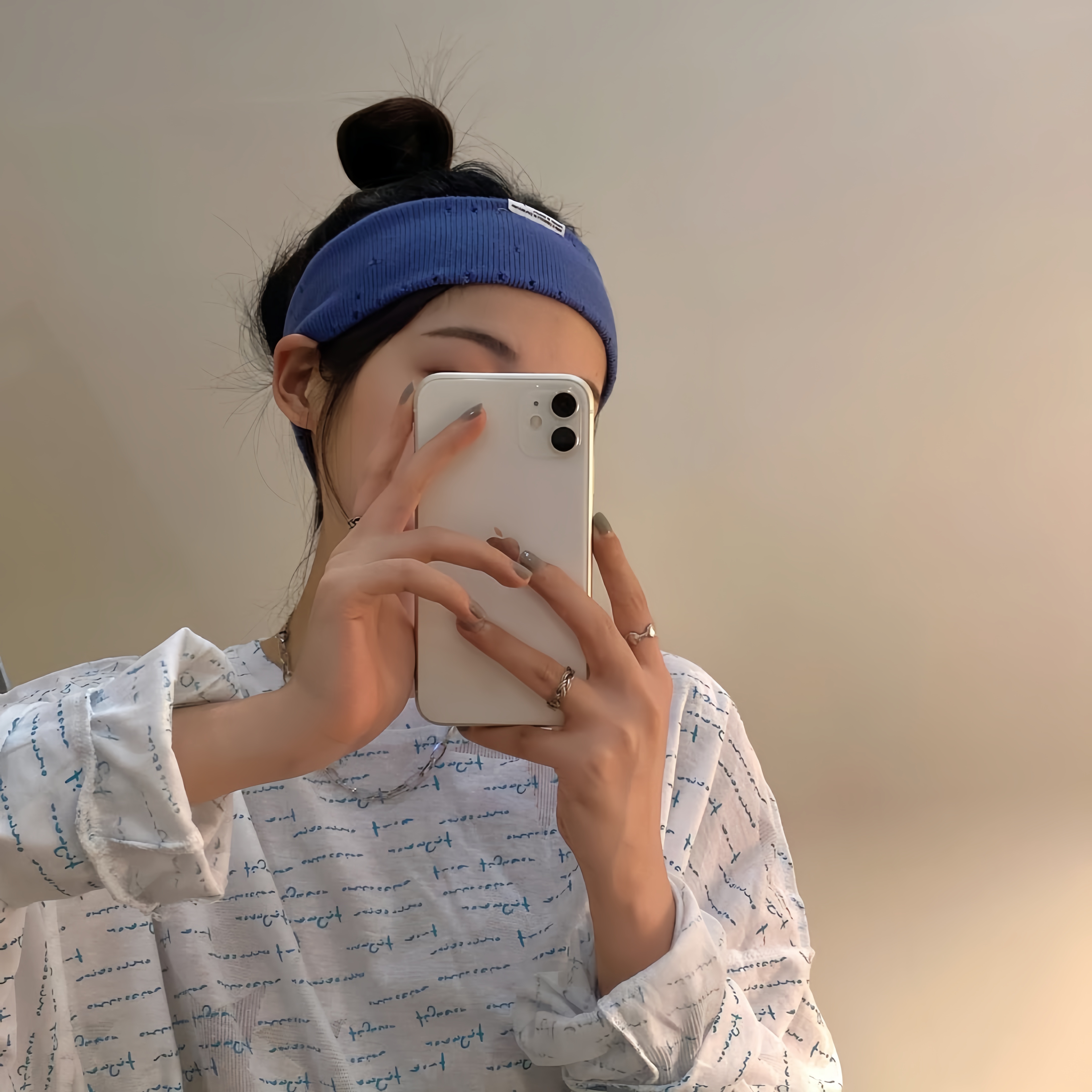 宁愿听男的指责我是个现实的坏女人 也不想听男的说我是个懂事的好女人 ​​​