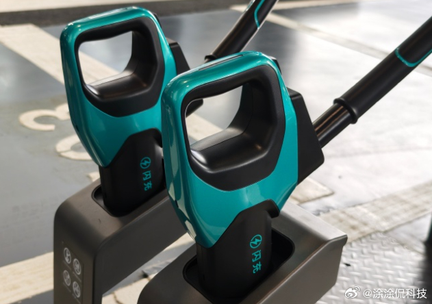 比亚迪闪充站建设真的猛 等这套充电体系建立起来，估计换新能源汽车的用户会更多。到