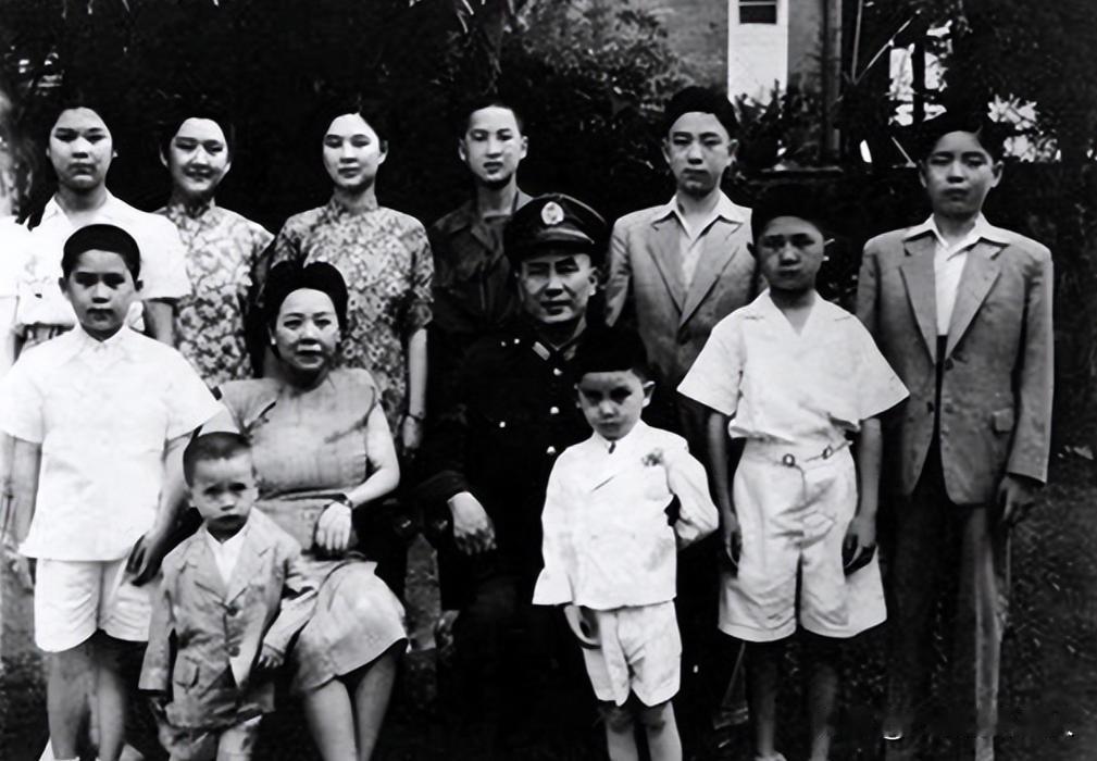 1930年10月，白崇禧的副官许辉看长官寂寞，把未婚妻王氏送来伺候白崇禧。没想到