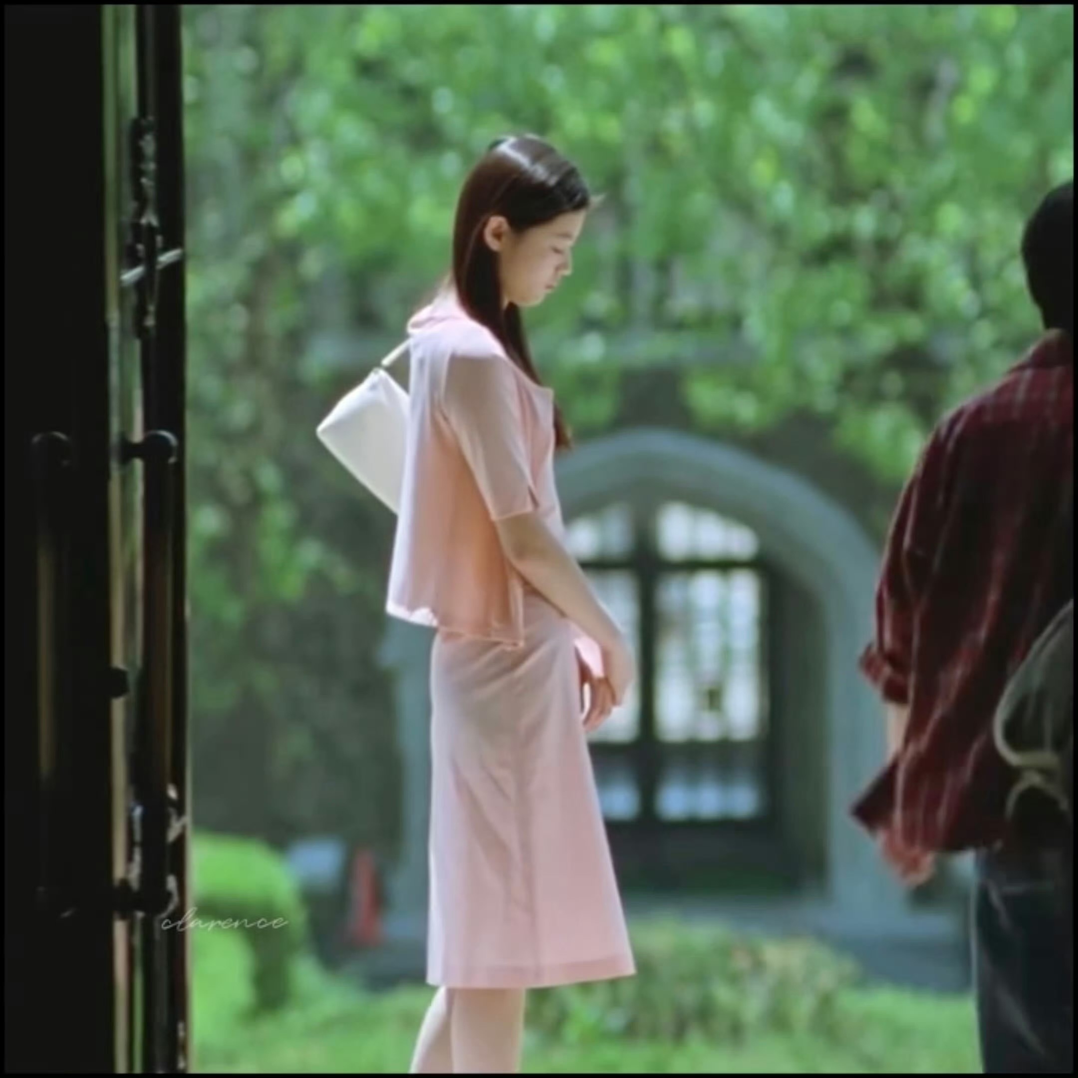 薄薄一片的人好适合夏天（存一张全智贤淡粉色穿搭🍃 