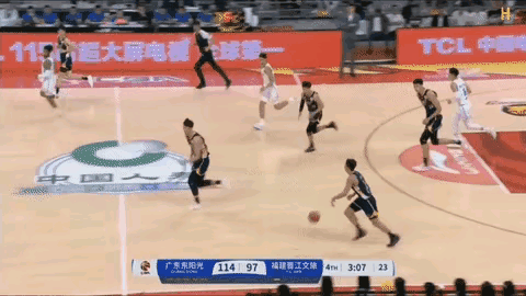 这个失误实在是太尴尬了。                            