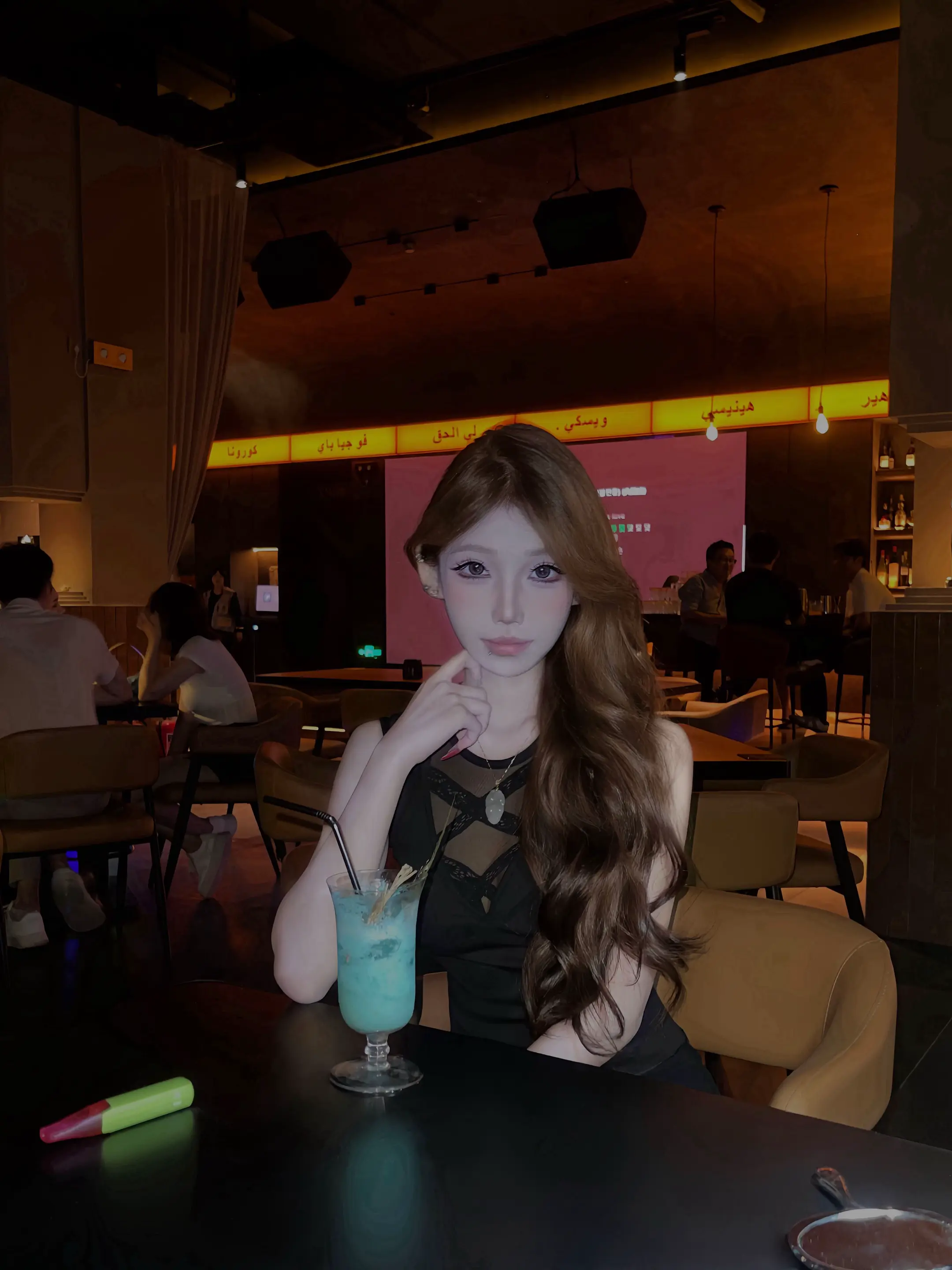 滚远一点 知不知道自己身上全是其他女人的香水味