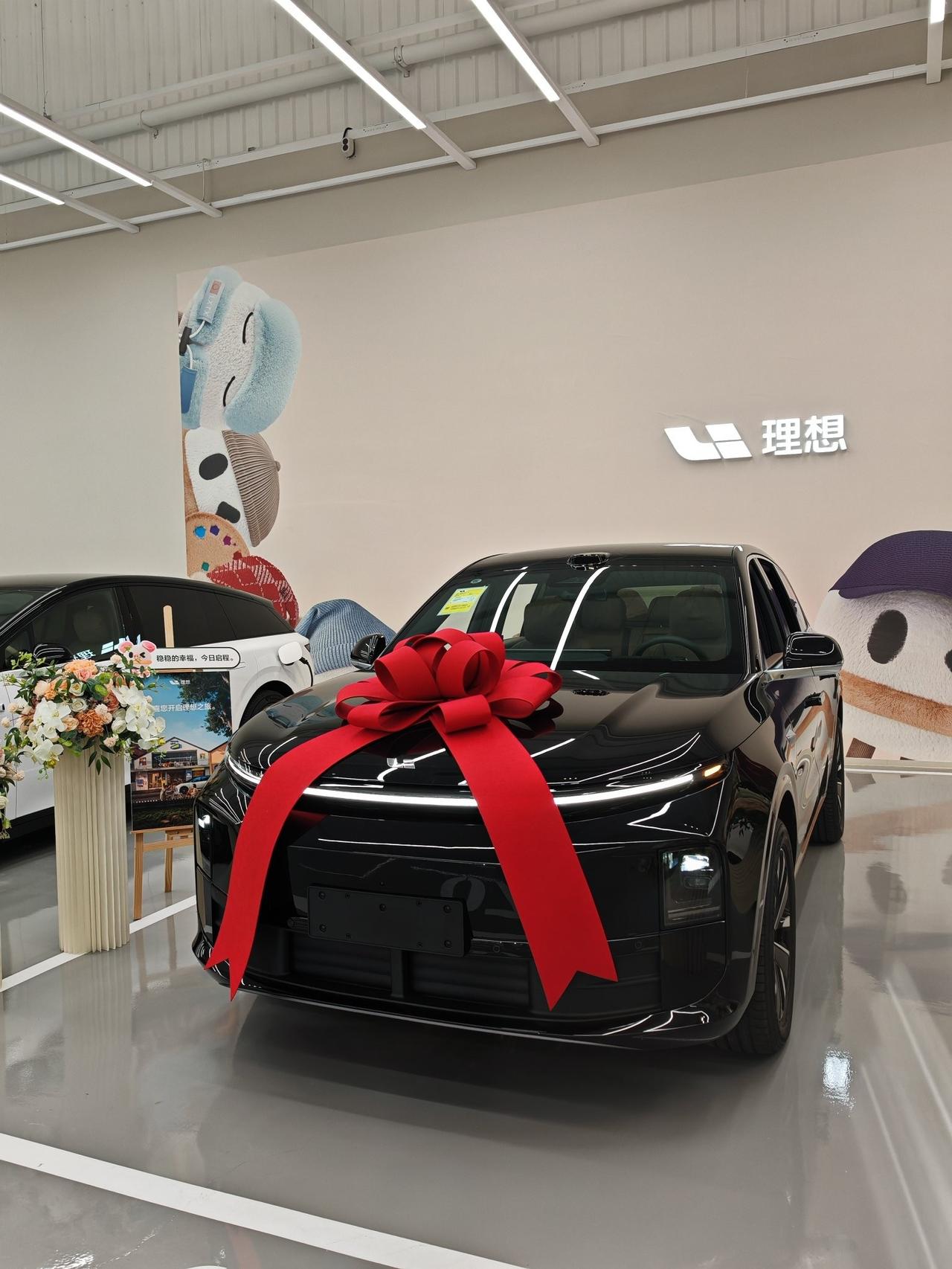 燃油汽车VS新能源汽车，哪个养车成本高？

作为刚提了理想L6的车主，这题我可太