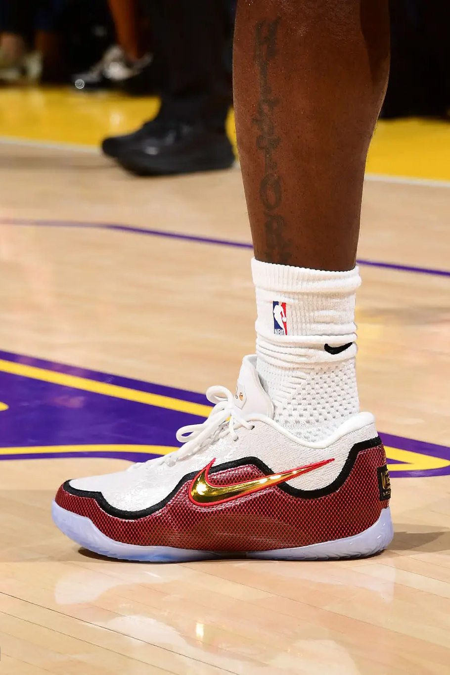 勒布朗·詹姆斯 · Nike LeBron 23登场17分钟 15投6中18分 