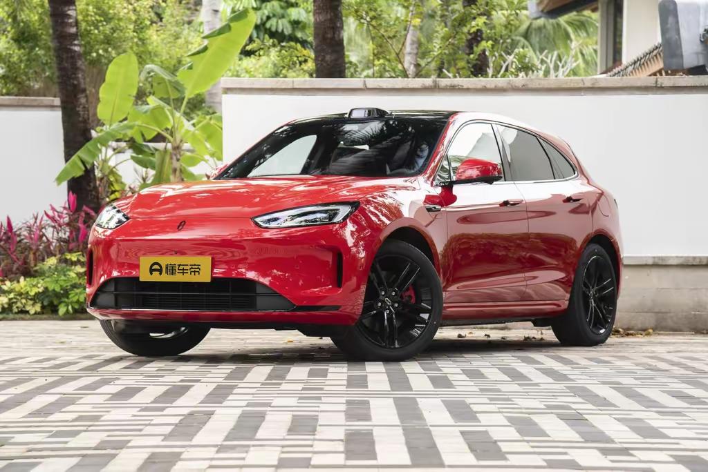 在2025年众多新车中，最让我心动的是问界新M5 Ultra。在设计方面颜值与质