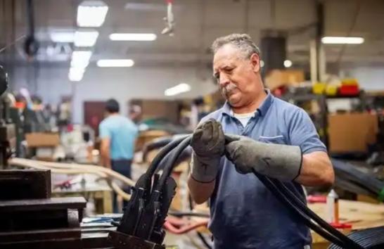 德国工厂为什么可以让工人一辈子在同一家工厂干到退休？工人为什么自己也愿意？说一个