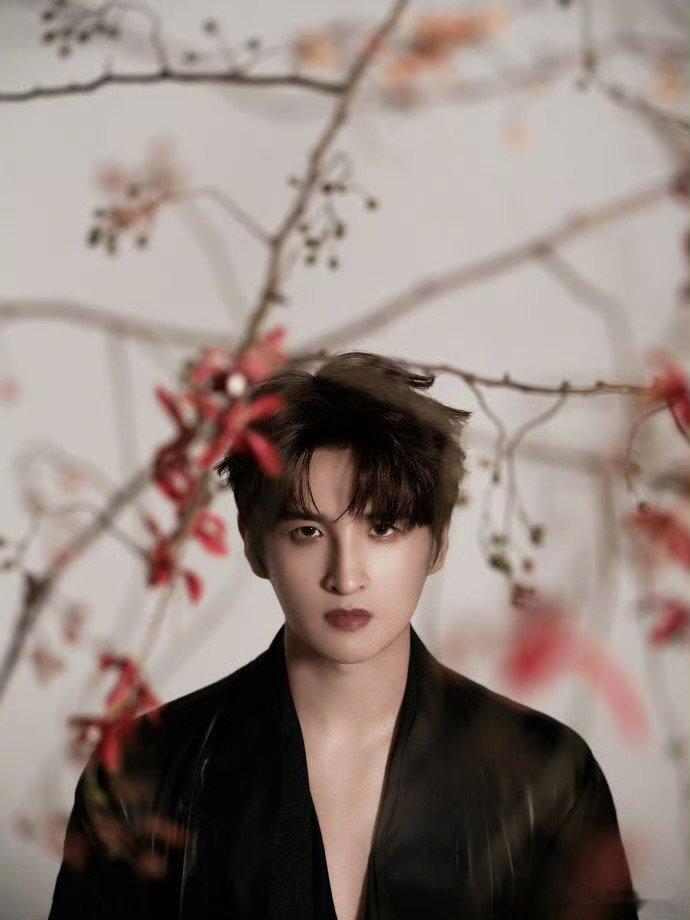 张远和苏醒是成年后的发小湖南卫视背后张远苏醒18年相伴，从快男到现在携手出发，成