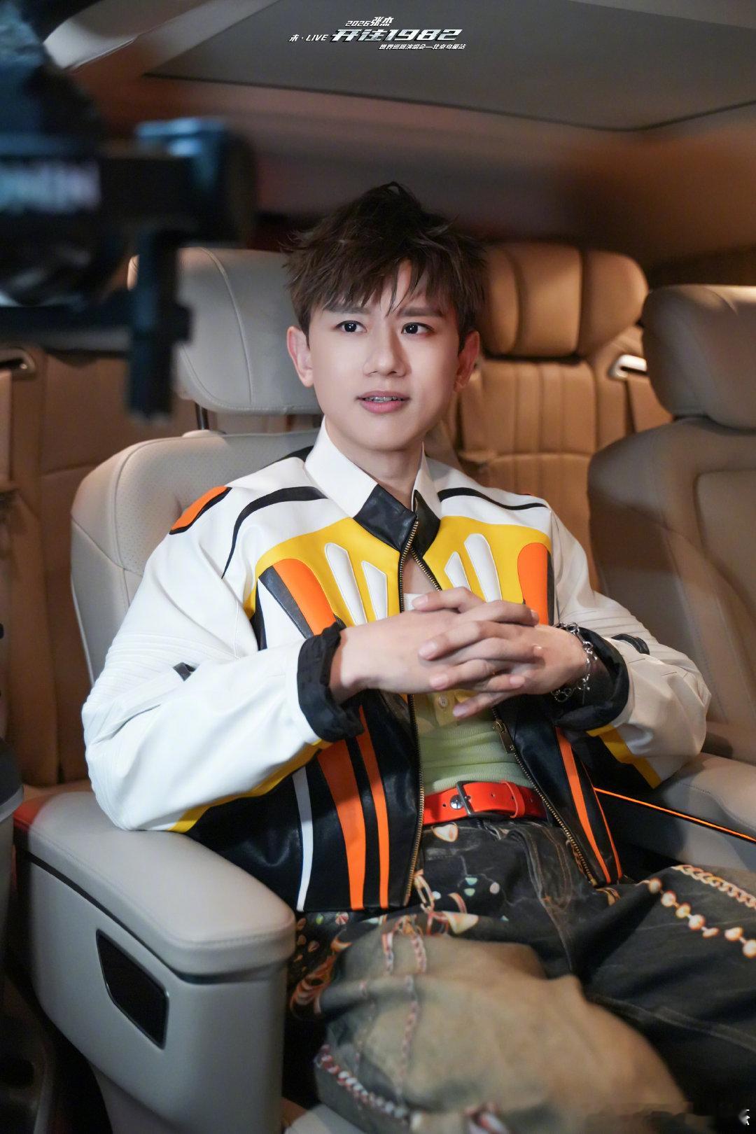 张杰分享网友鸟巢演唱会观后感张杰分享网友评论，鸟巢演唱会的磁场真的太正了，看完浑