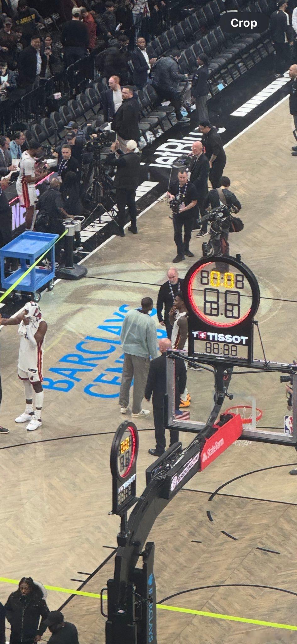 海史密斯赛后和前热火队友交流，想念他🥹热火vs篮网2026nba全明星投票