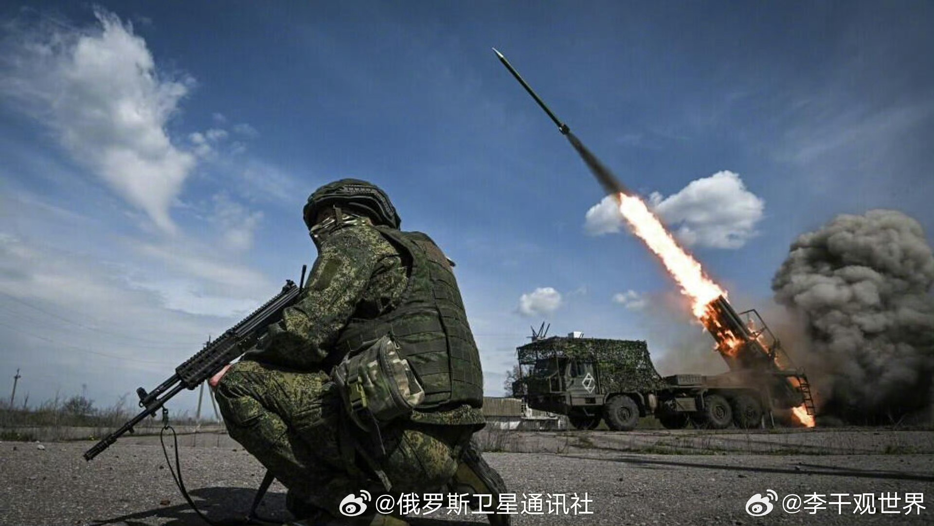 【俄国防部：俄军打击乌港口设施 ，击中干货船和机车】据俄罗斯国防部消息，俄军继续
