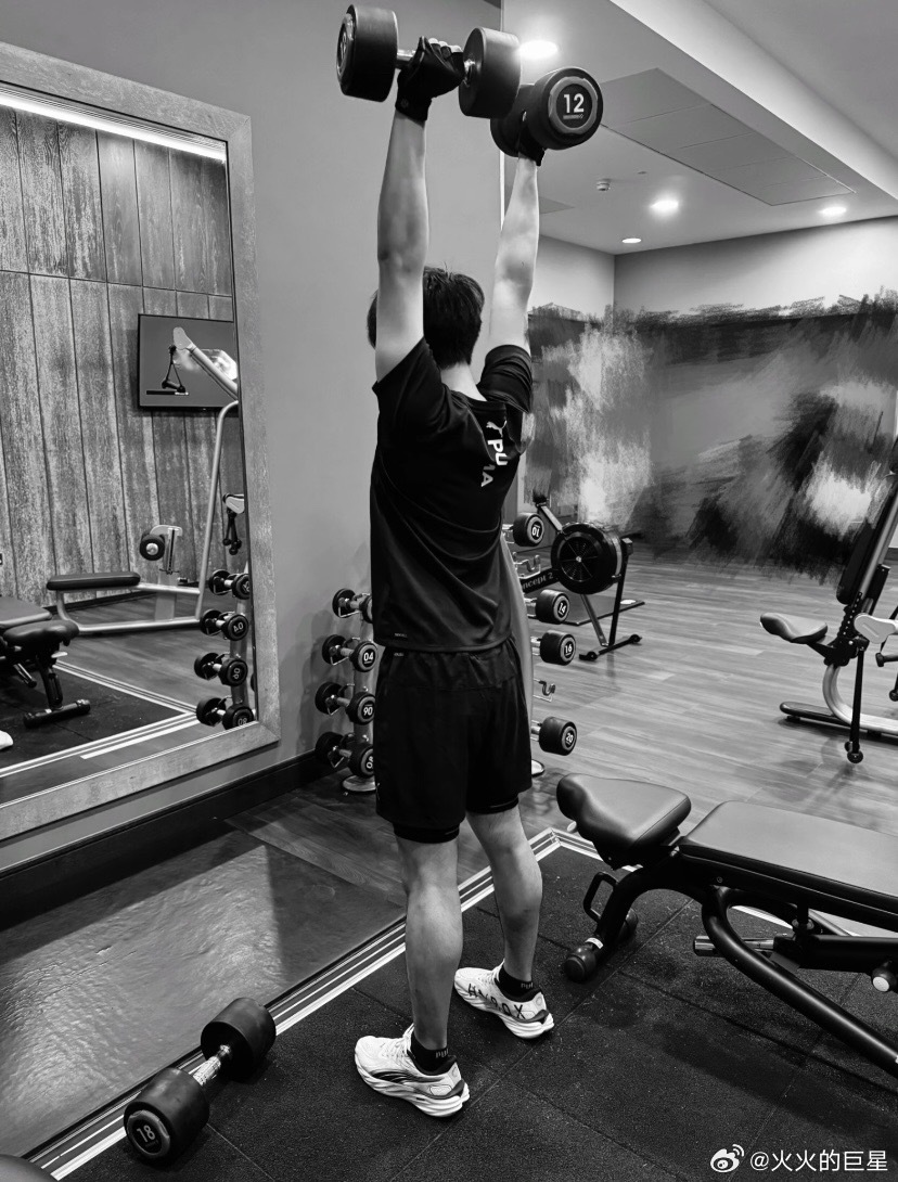 很难不爱这样的顶级赛车手周冠宇！！！硬核赛道+松弛生活+全能才艺+高级颜值，跨界