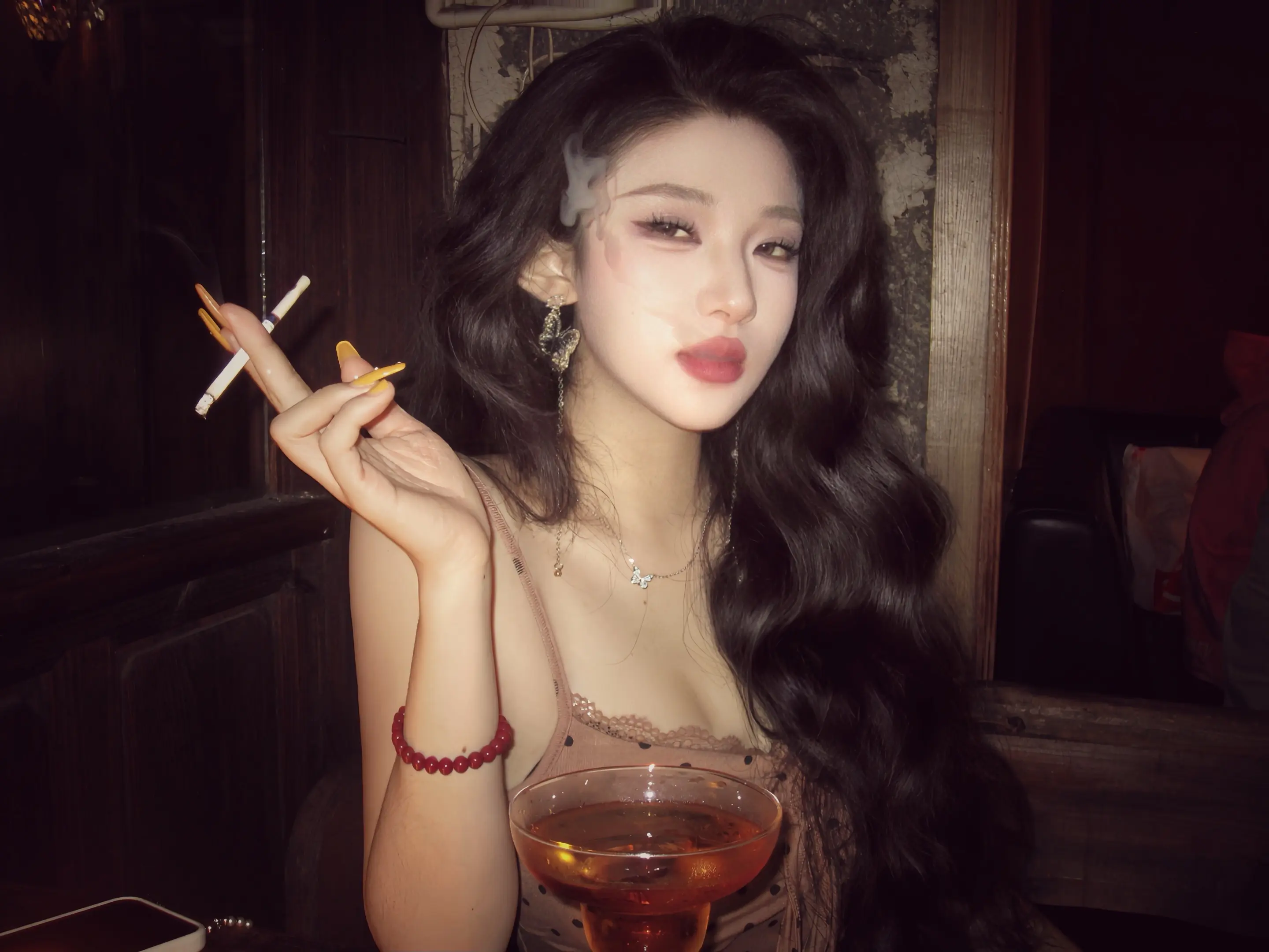 即使我打扮的再精致而崭新 对你而言也只不过是一个旧人