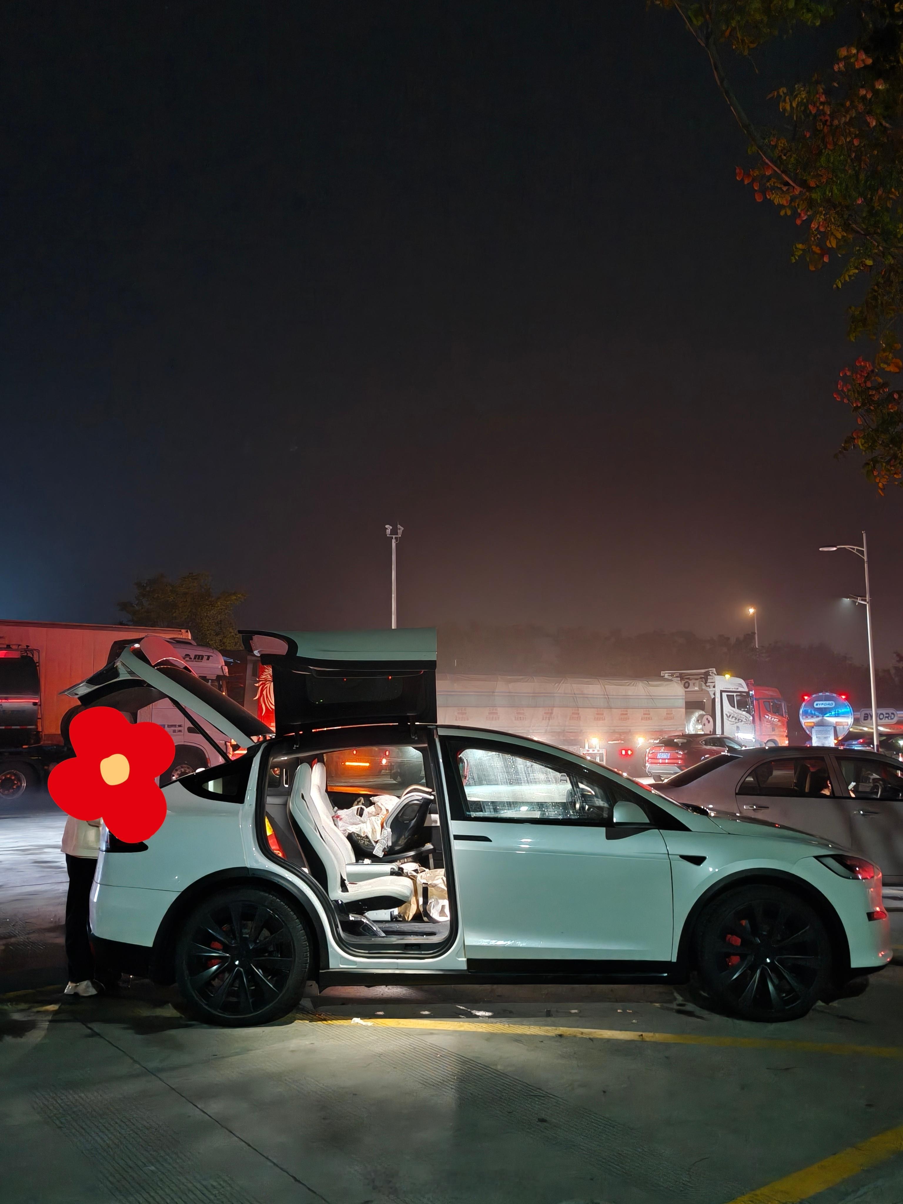 去年开过几天特斯拉Model X，它在我心里真的是一款非常帅非常帅的车Yoke方