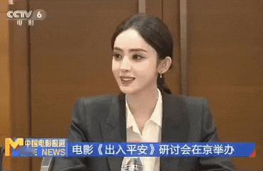 她这人怎么在镜头面前和在电视剧里还是一模一样啊
这一幕对比真的太直观了
一边是黄