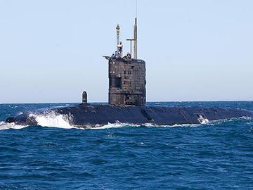 就这么悄悄就位了，英国没搞大张旗鼓的军演，没发高调的声明，就直接把自家顶尖核潜艇