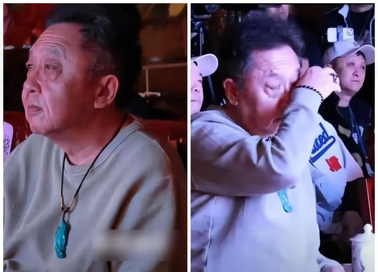 于谦这是把一套房挂脖子上了？
参加个婚礼，脖子上那块40万的绿松石也太扎眼了！