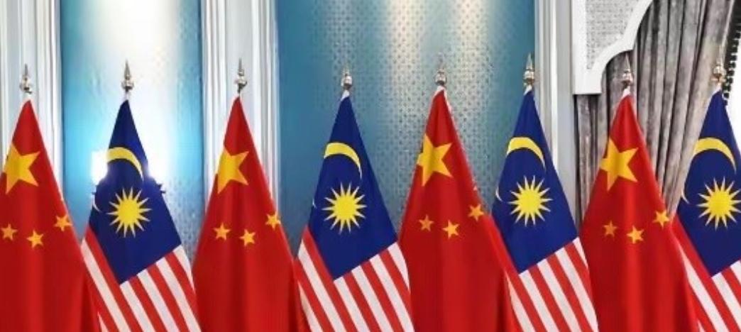 马来西亚这回是真急了！直接派交通部长陆兆福带队访华，这位可是手握港口、铁路和物流