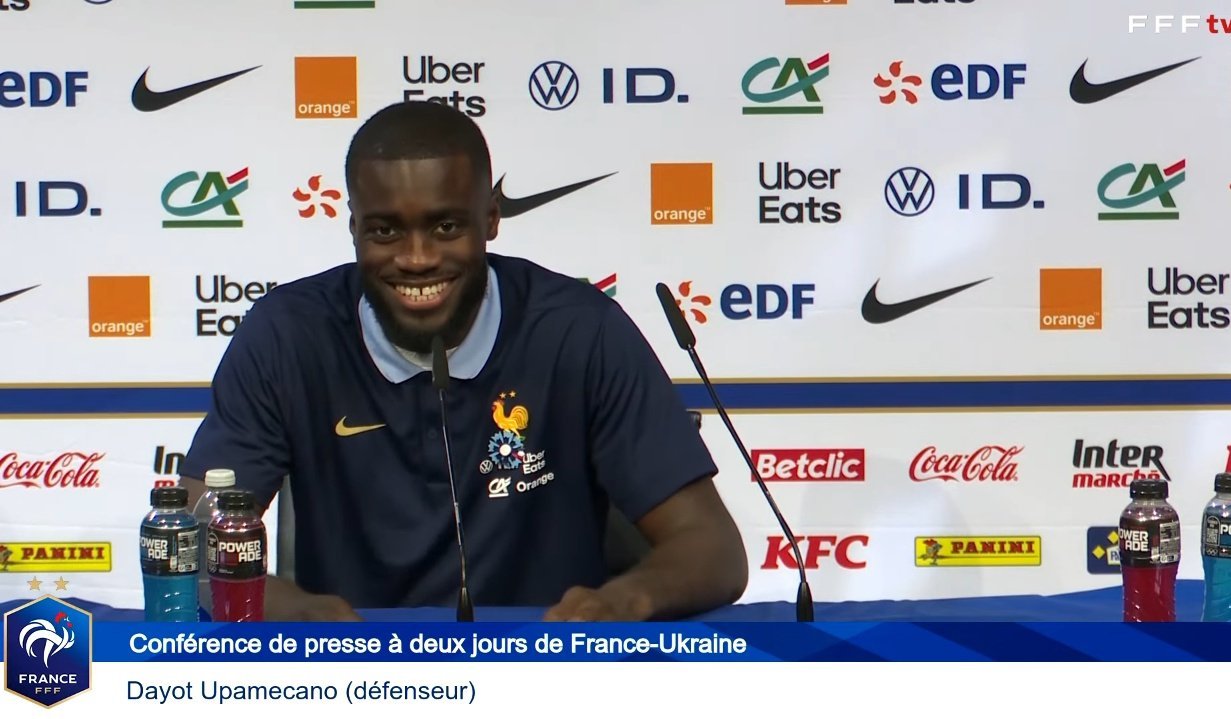 问：你认为自己目前是世界上最好的中后卫吗？乌帕梅卡诺：“我认为我是最优秀的后卫之