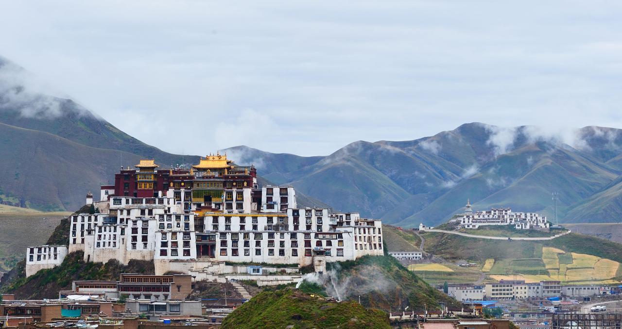 打开地图软件，玩转那曲！官方联合打造旅游指南，一键直达专属页面。8 大主题线路串