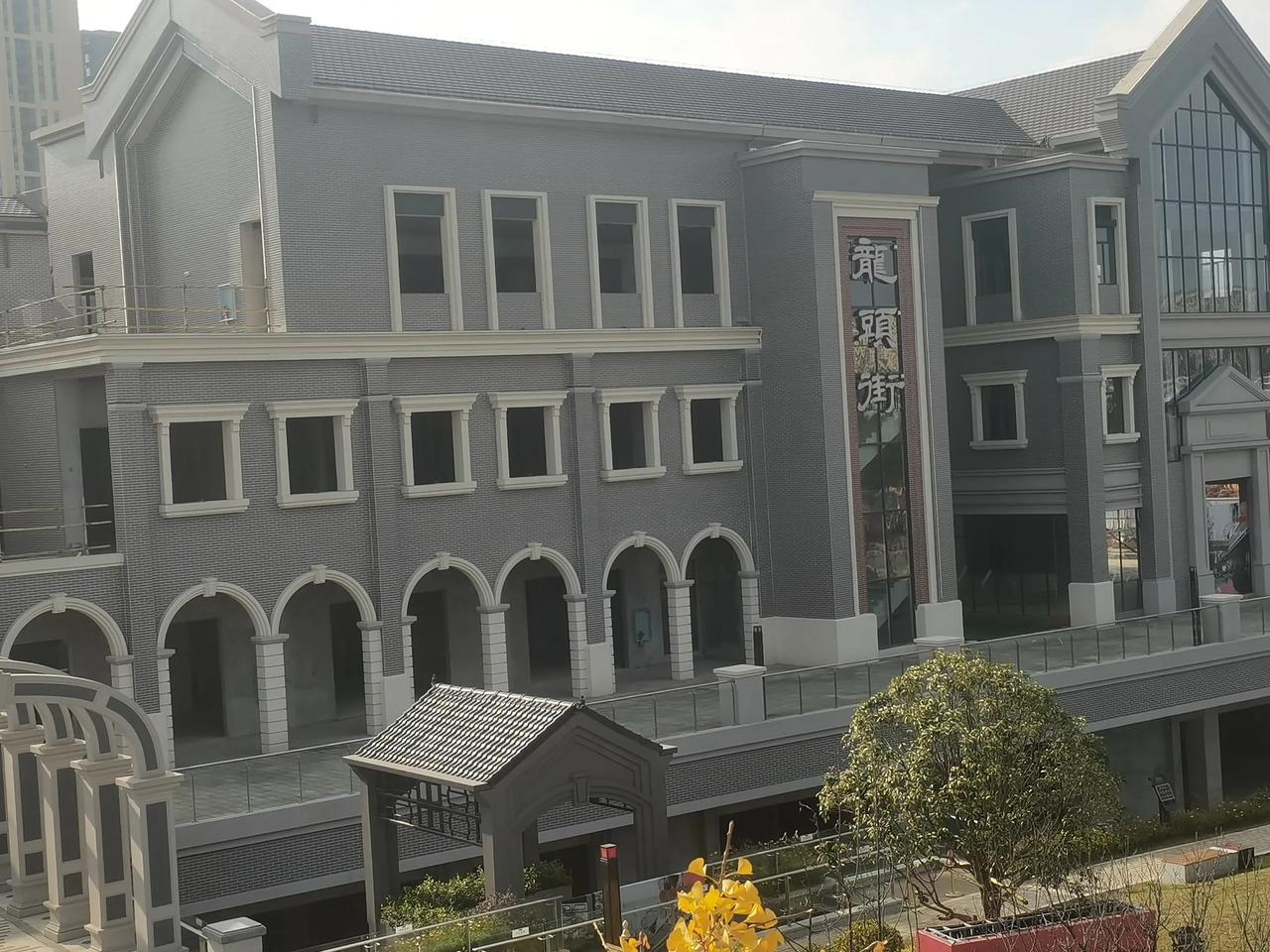 什么叫小高层
个人觉得是根据城市来说吧
小县城，8层左右的算小高层了
如果是地级