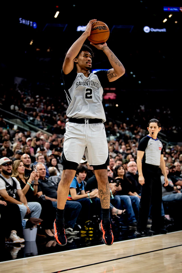 晚安马刺 在你快坚持不住的时候，其实困难也快坚持不住了。晚安刺蜜明天见晚安心语 