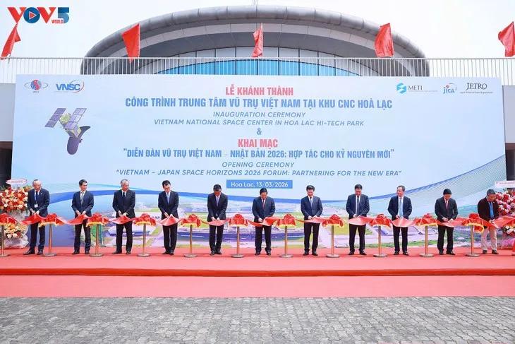 越南的航天中心落成。花了6万亿越南盾，大概小20亿元人民币。分为卫星研发与制造中