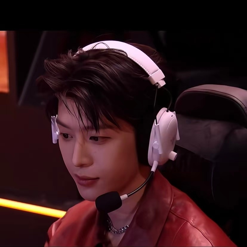 范丞丞电竞男主脸有了范丞丞就是天选电竞男主吧，到底是谁发明的范丞丞！带麦打游戏的