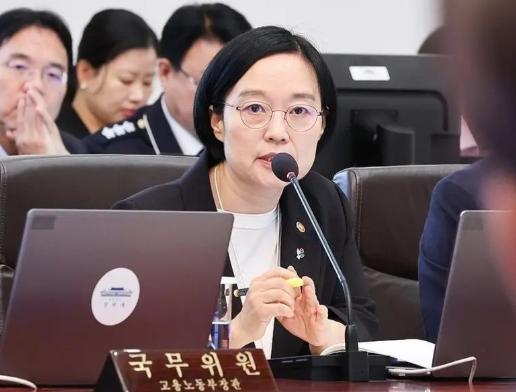 李在明钦点，韩国迎来一位女总理，对华态度出乎意料！

日前，李在明正式颁发任命状