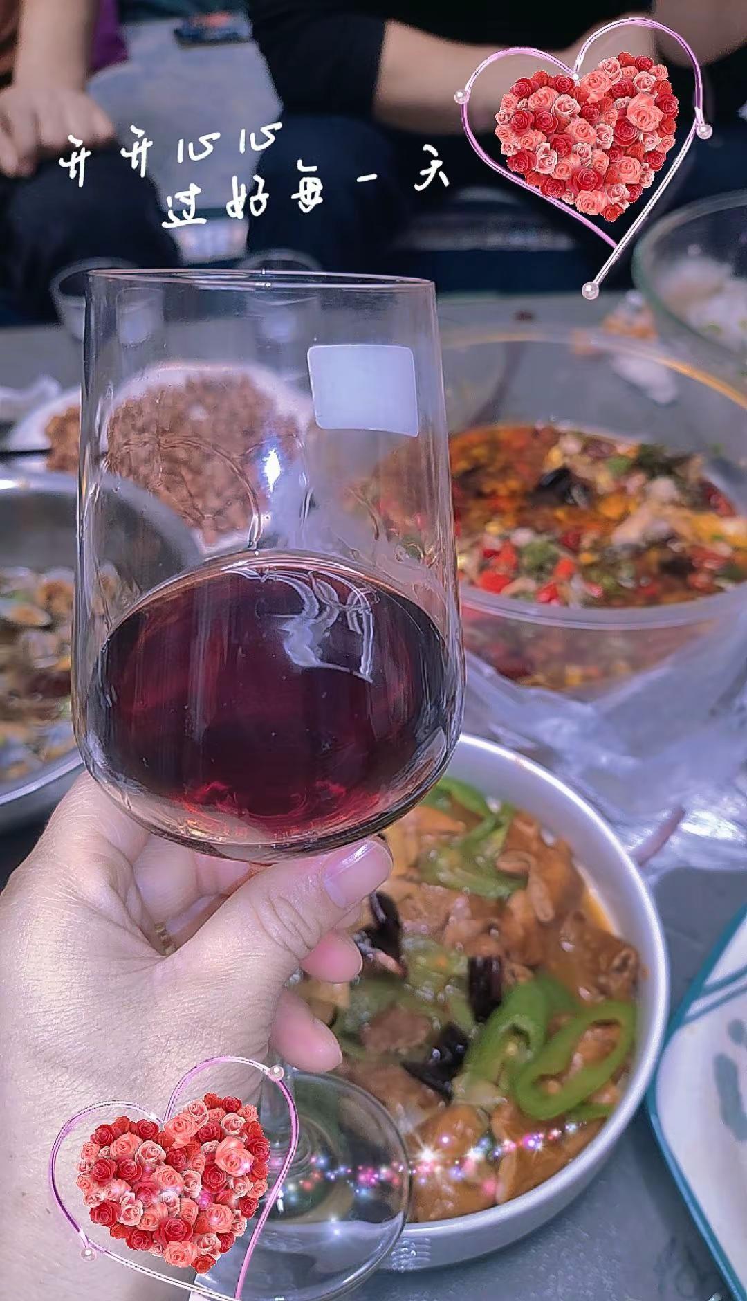 倒一杯红酒🍷品一段时光，当生活慢下来，试着去享受，简单就好！