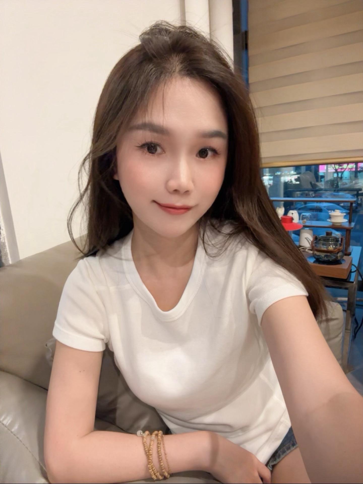 何以言，欲言又止～ 下班了但更想一个人静静在公司待着喝喝茶🍵～