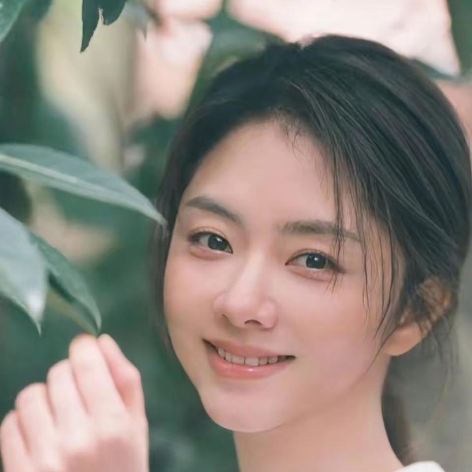 深挖谭松韵背景后，我彻底被圈粉
 
查完谭松韵的经历，真的打心底佩服她。
 
她