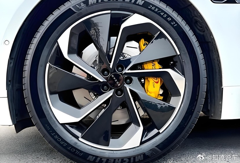 油价再涨真得换电车了？老电友分享3个真相，“斩杀线”在1.2万公里92号汽油一路