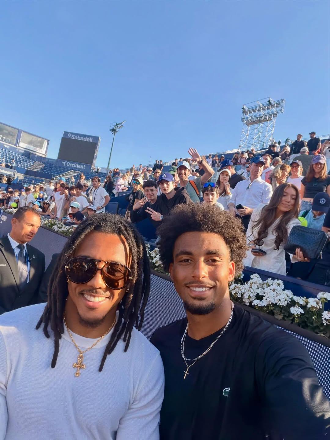 你们两个人中有两个人很swag🕶😀巴萨球星孔德和菲斯一起出演French i