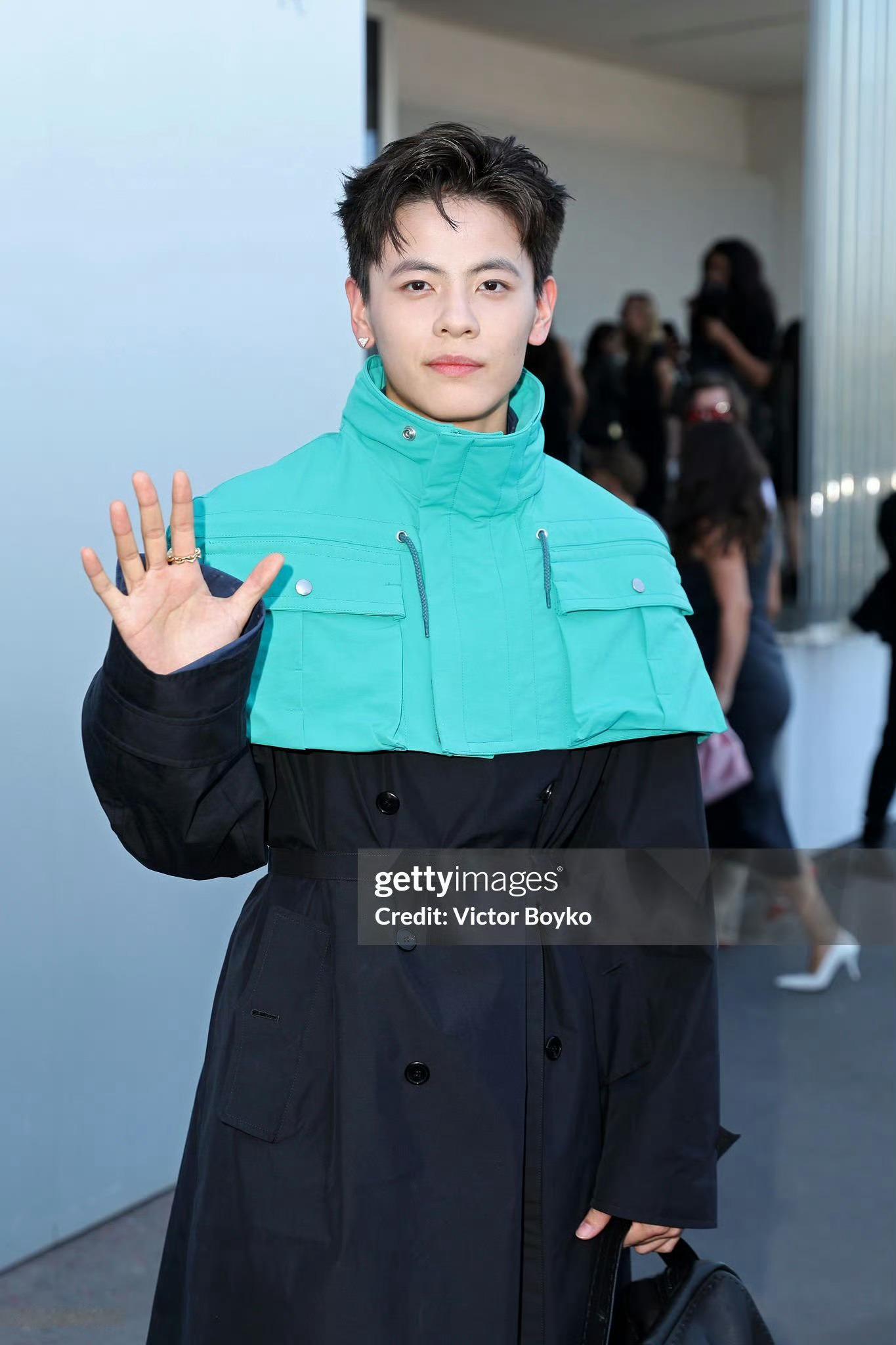 Prada 2027春夏男装时装秀 📷 米兰男装周 看秀的中国面孔G社生图，品