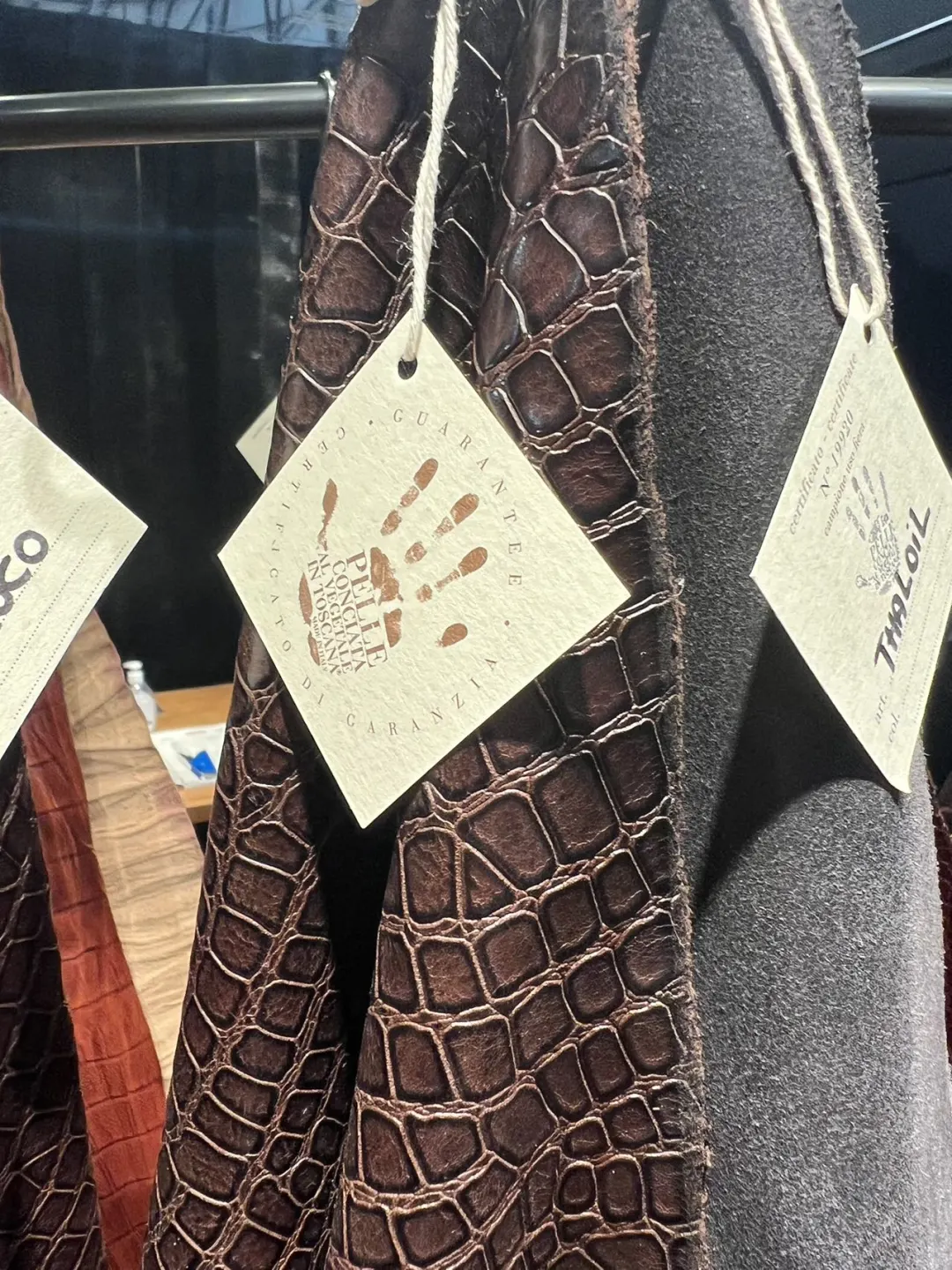 在2024LINEAPELLE意大利琳琅沛丽皮革展上，"托斯卡纳植鞣真...