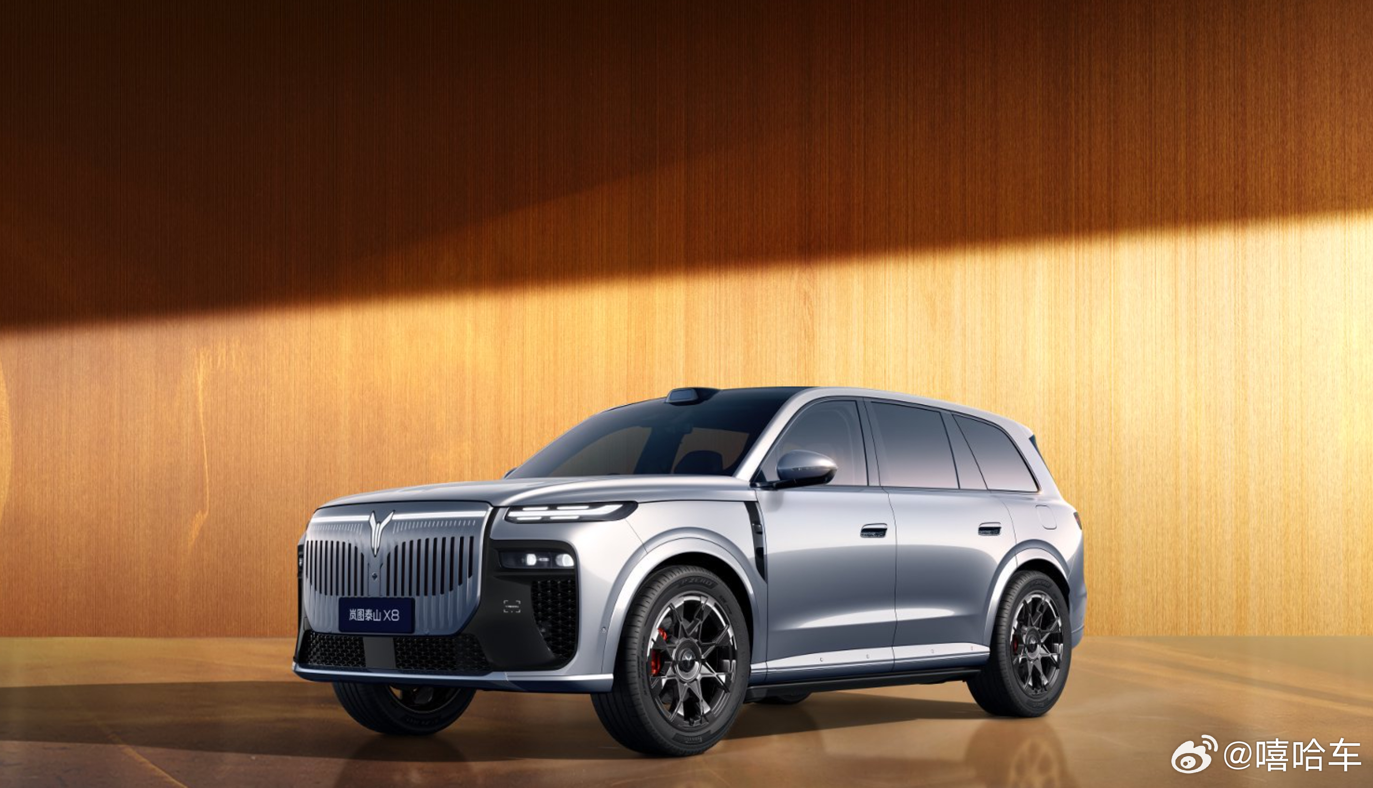 “境”“界”都没用上，岚图先用了！泰山X8官宣首搭华为双15.6英寸双联屏。3月