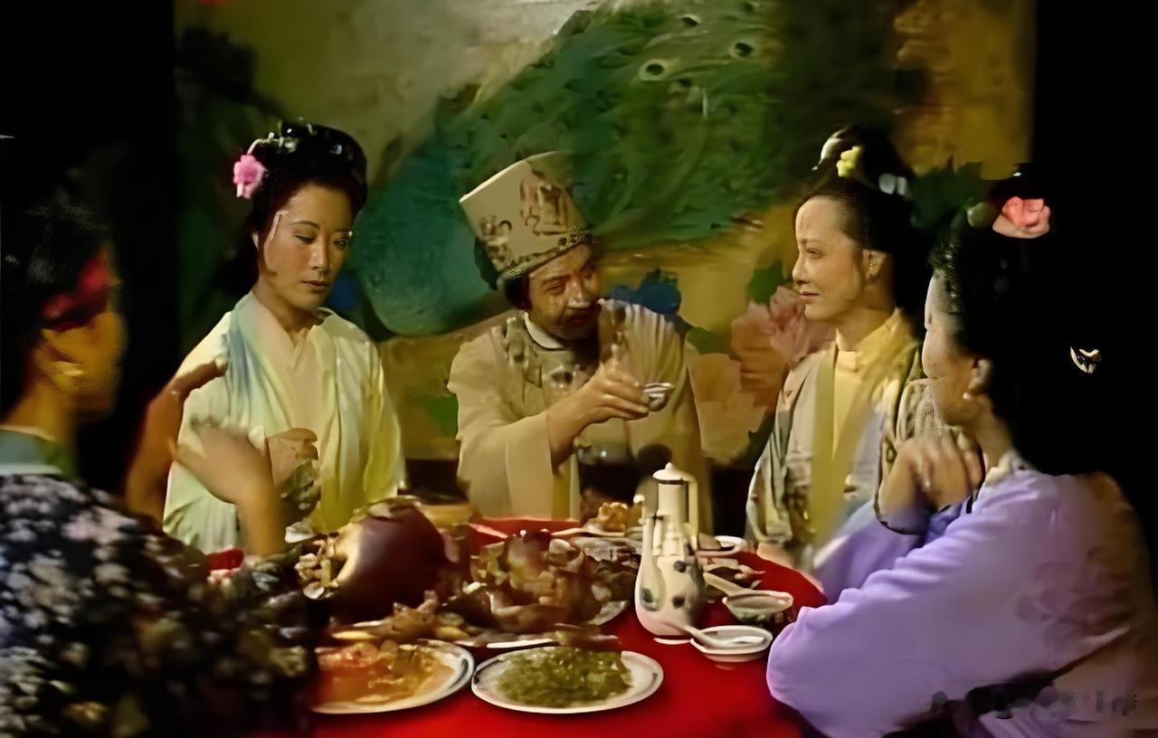 “足见作者之笔，狡猾之甚”。脂批中能说出“狡猾之甚”之语，足见“后因曹雪芹于悼红